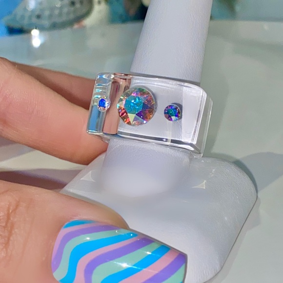 Clear Acrylic Lucite Cube Ring With Aurora Borealis Swarovski Crystal Rhinestone - Picture 12 of 14